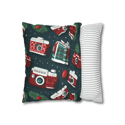 Vintage Camera Holiday Green Retro Pillow Case, Christmas Pillow Throw, Holiday Gift    - HolidayShoppingFinds